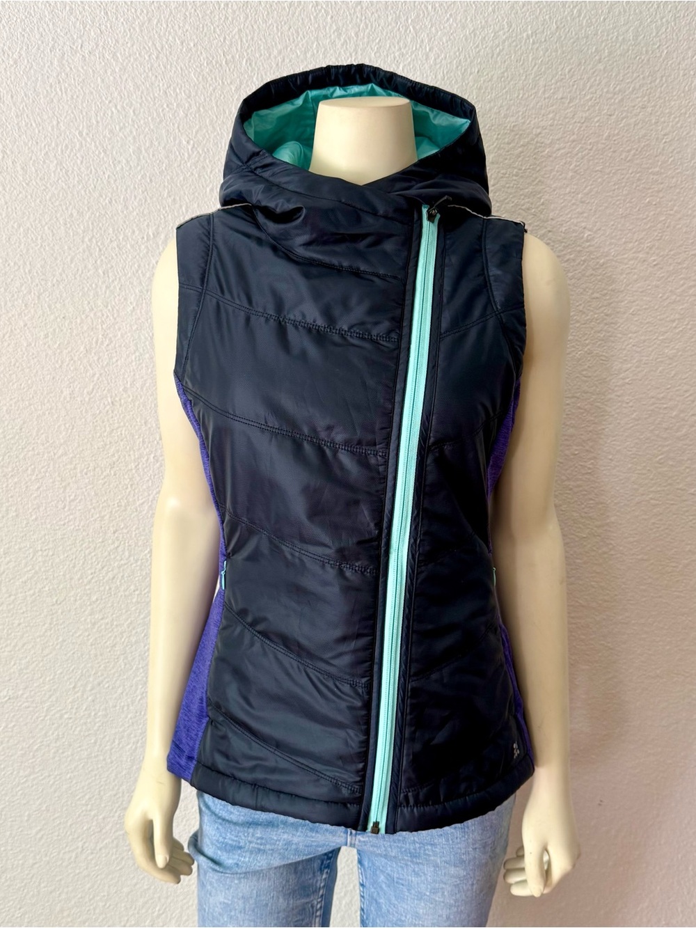 Title Nine Willpower Asymmetrical Zip Puffer Hooded Running Vest Women's
Size M